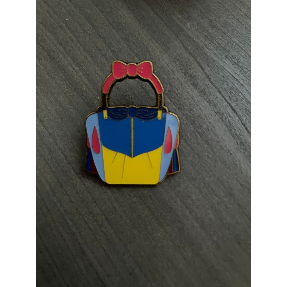 Disney Snow White Princess Purse Enamel Pin Handbag Loungefly Hot Topic